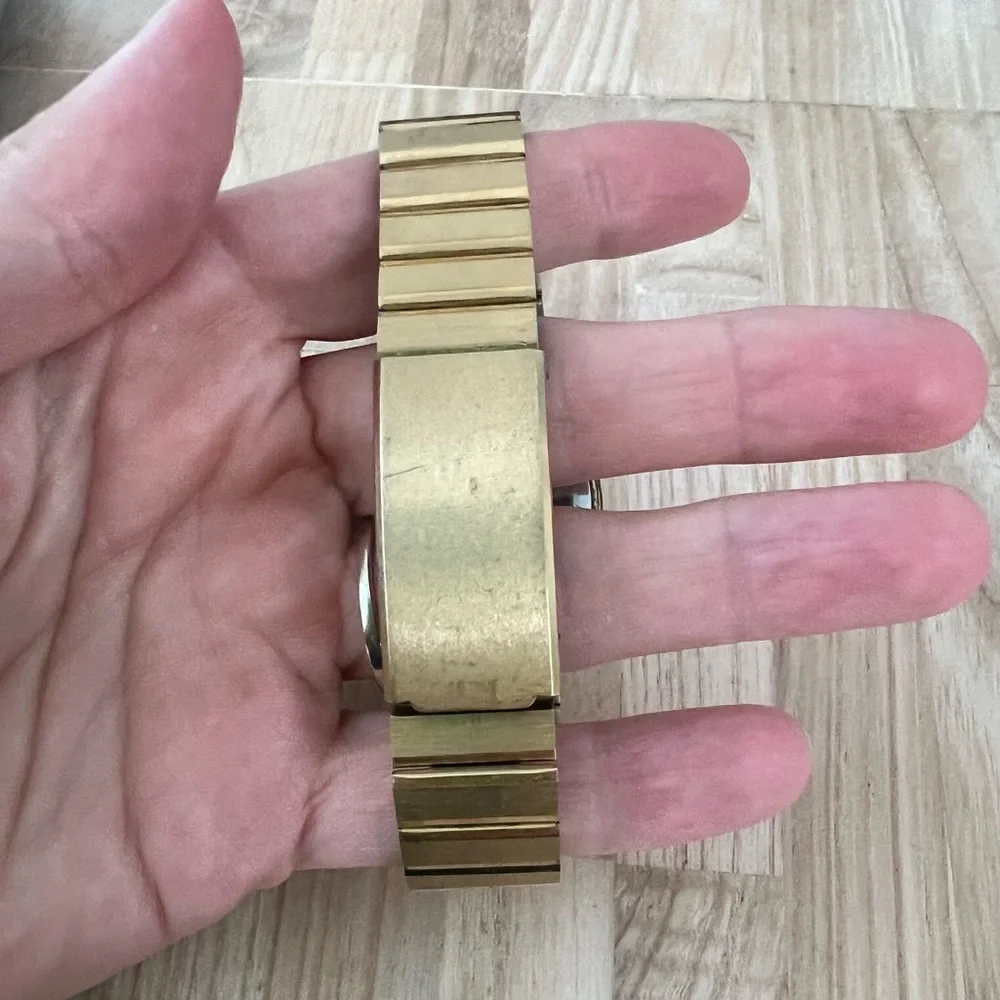 Citizen presidential style mens all gold tone dress watch NEW BATTERY